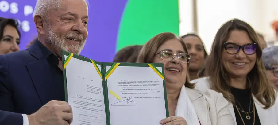 President Lula signing the equal pay law