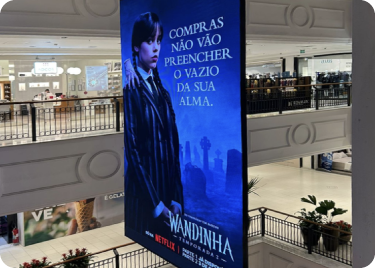 Wednesday — mall banner, "Compras não vão preencher o vazio da sua alma"